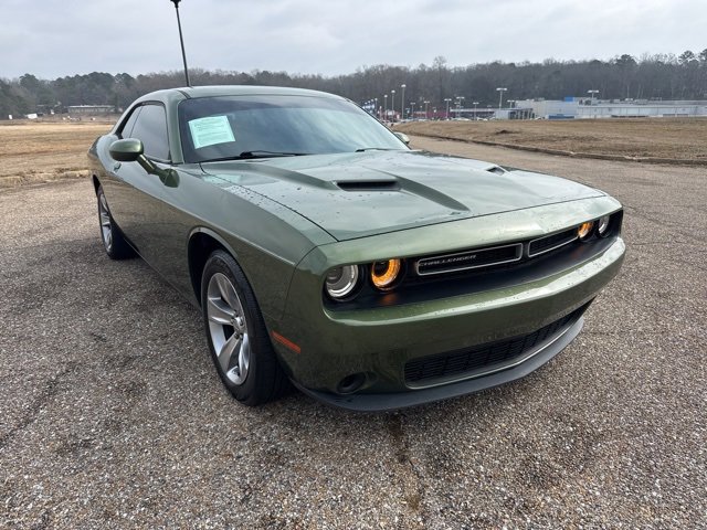 Used 2018 Dodge Challenger SXT image 2
