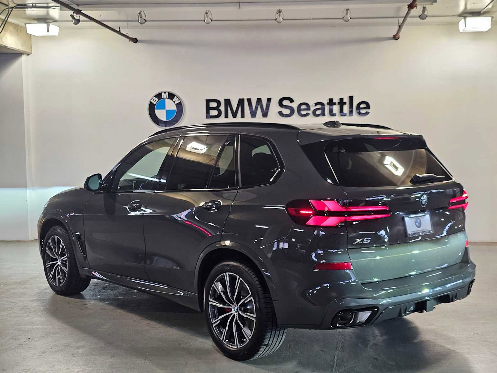 New 2026 BMW X5 xDrive40i w/ M Sport Package image 4