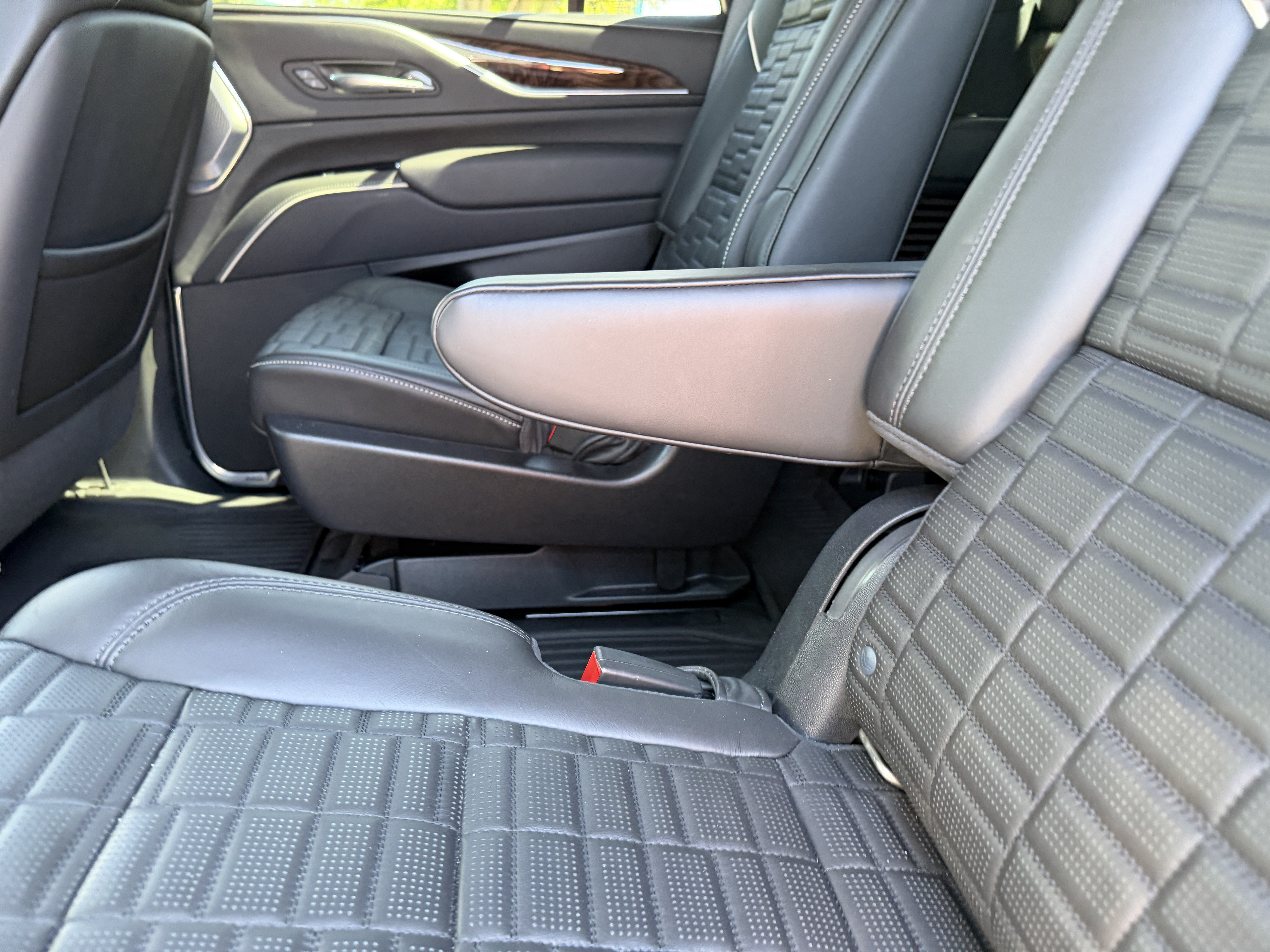 Certified 2022 Cadillac Escalade Premium Luxury Platinum w/ LPO, Radiant Package AWD/4WD image 12