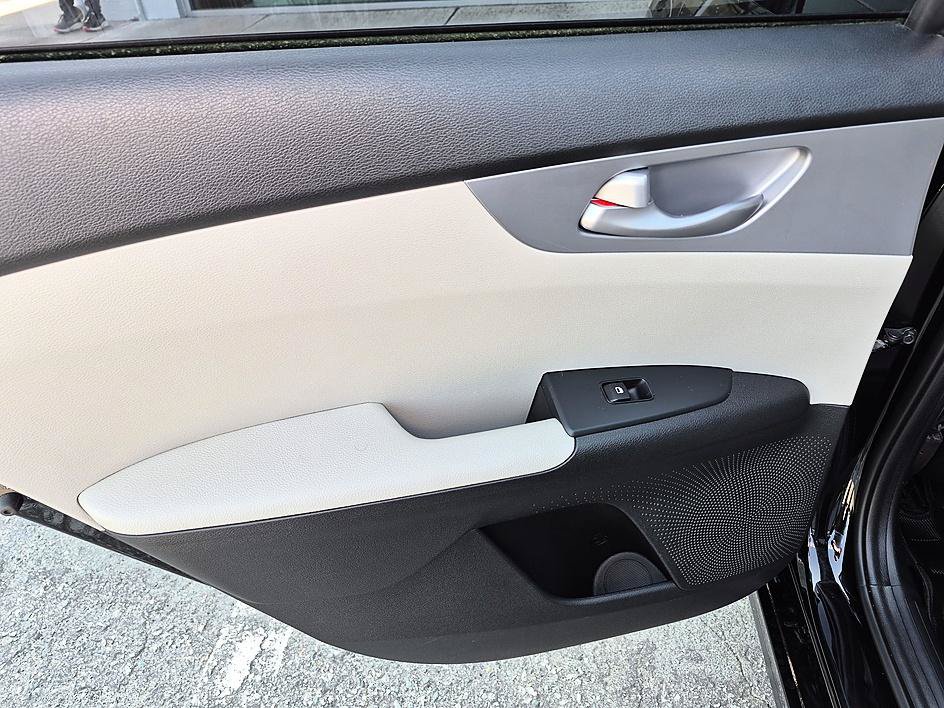 Used 2022 Kia Forte LXS FWD image 26