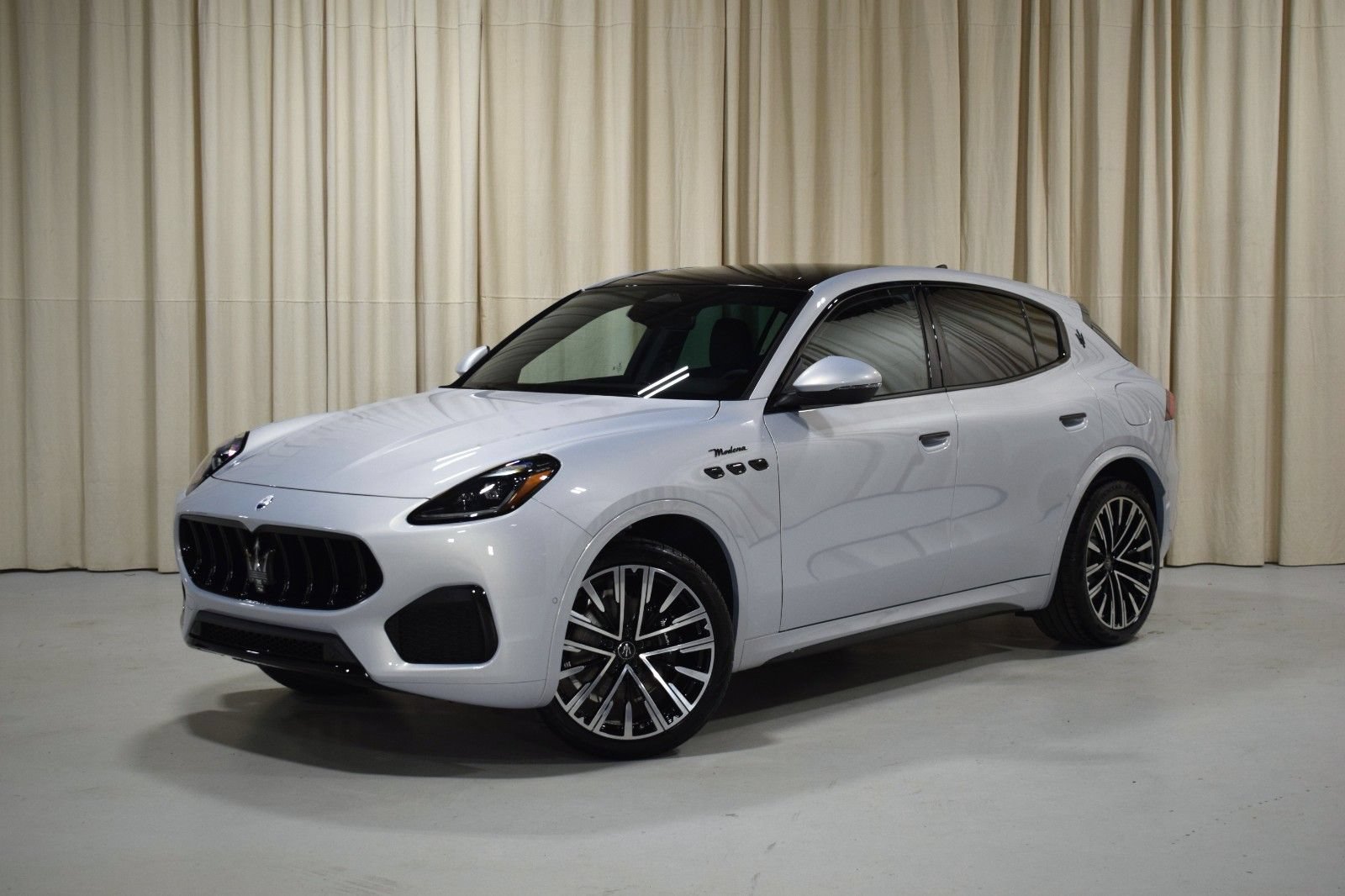 Used 2025 Maserati Grecale Modena AWD/4WD image 1