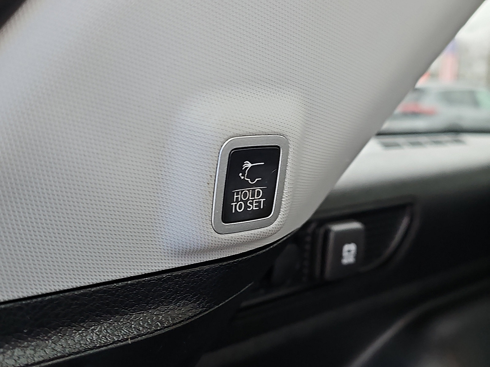 Used 2023 Jeep Grand Cherokee Limited image 33