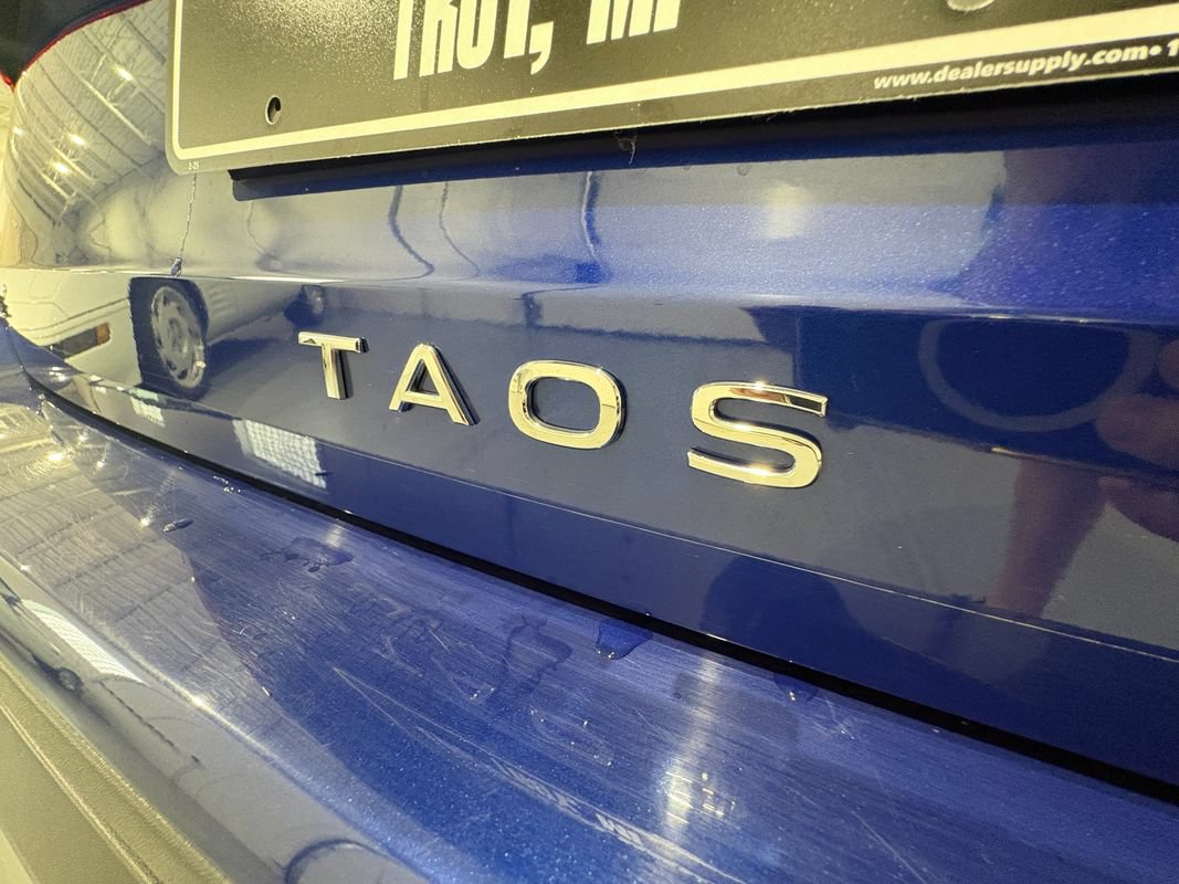 Used 2024 Volkswagen Taos SE w/ Panoramic Sunroof Package FWD image 48