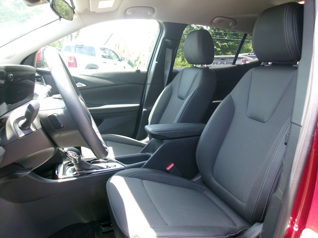 Used 2025 Buick Encore GX Preferred w/ Comfort Package FWD image 7