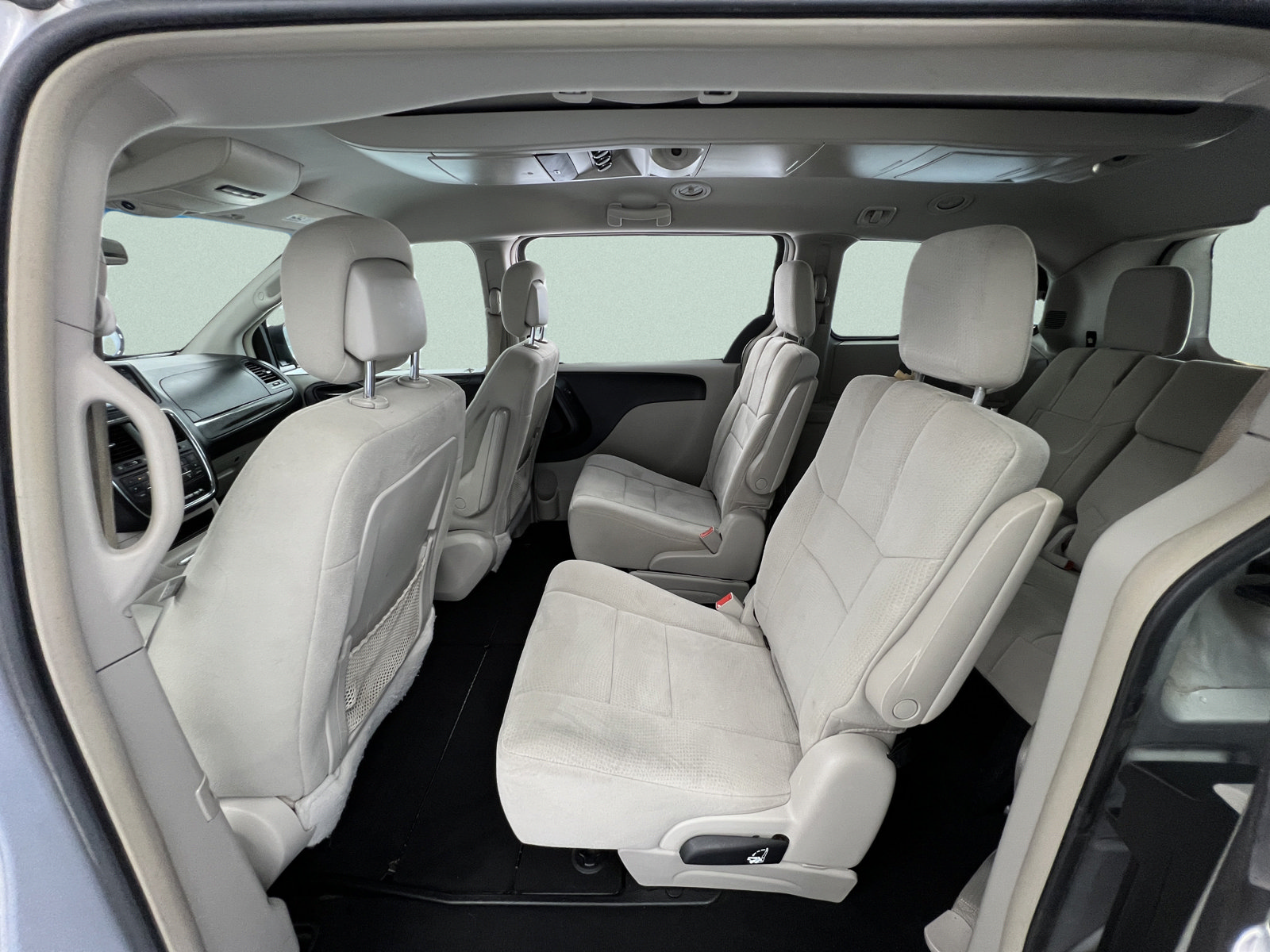 Used 2011 Dodge Grand Caravan Crew w/ Entertainment Group 1 FWD image 25