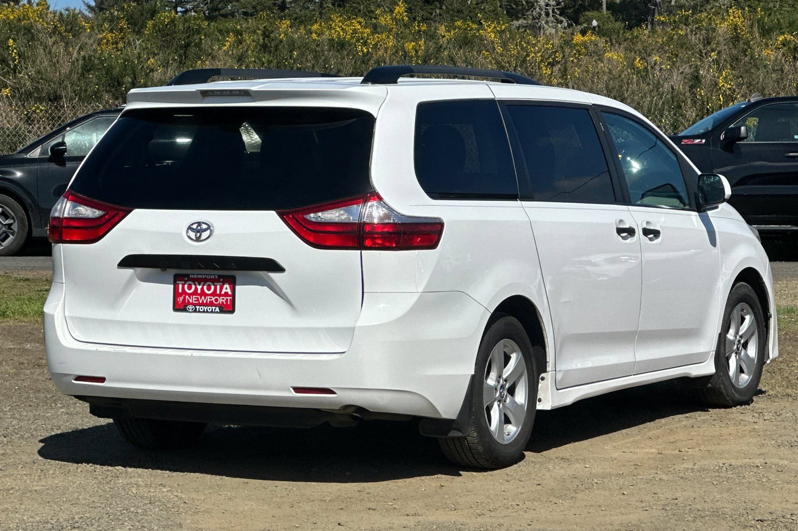 Used 2019 Toyota Sienna L FWD image 4