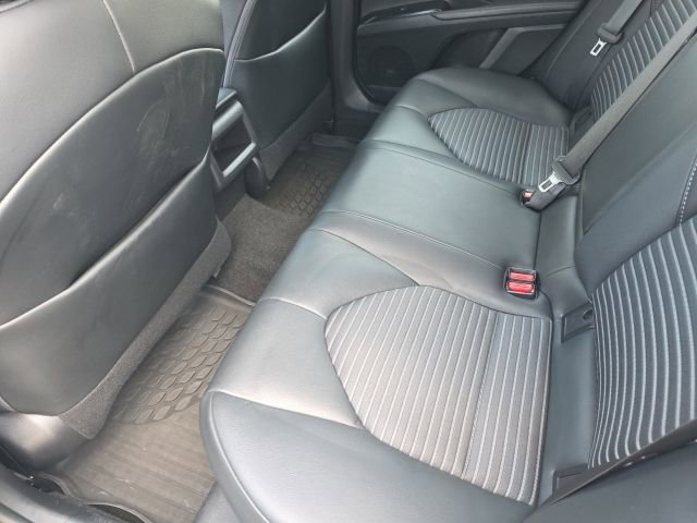 Used 2020 Toyota Camry SE w/ Sunroof Package FWD image 11