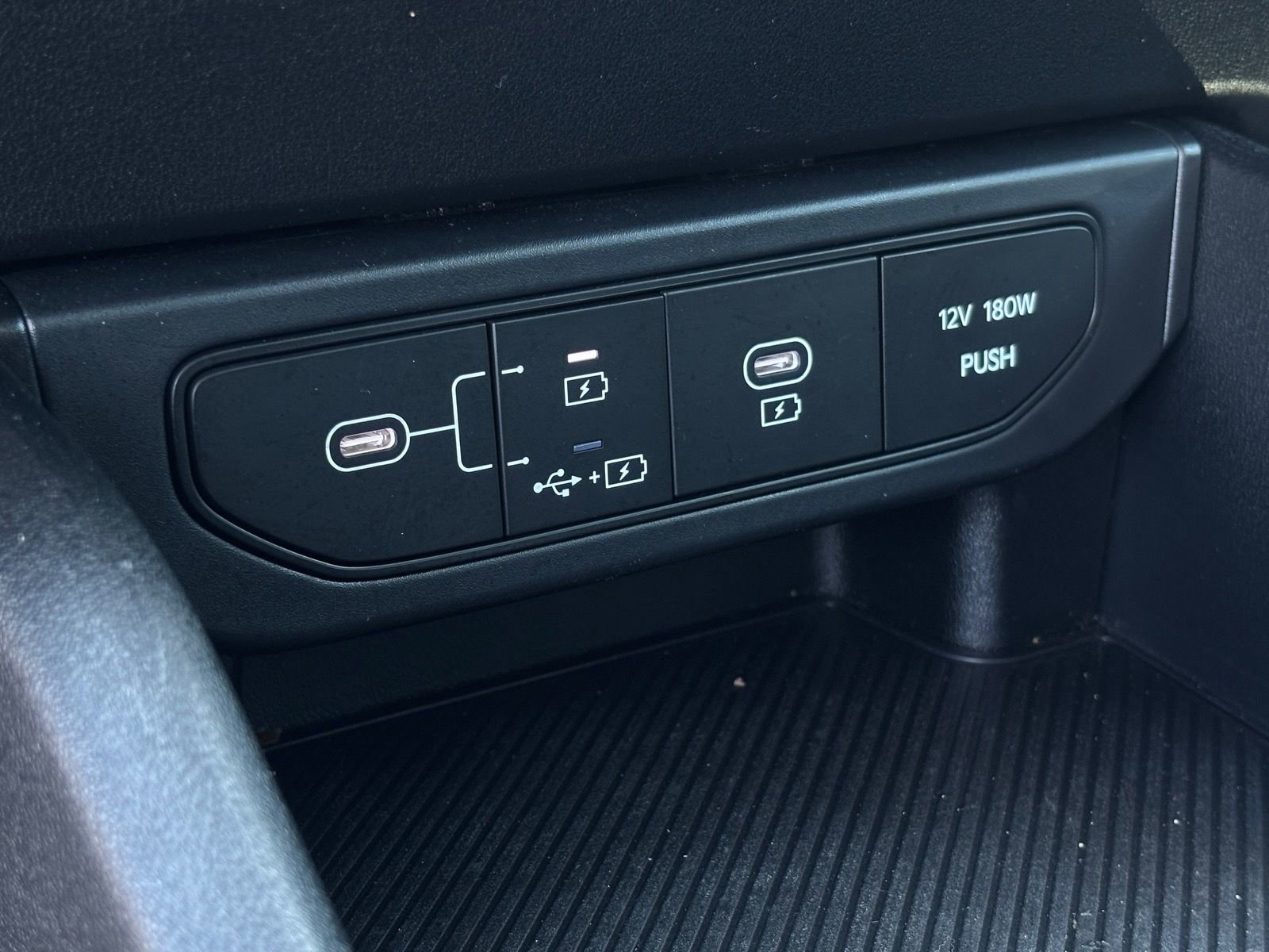 Used 2025 Kia K4 image 27