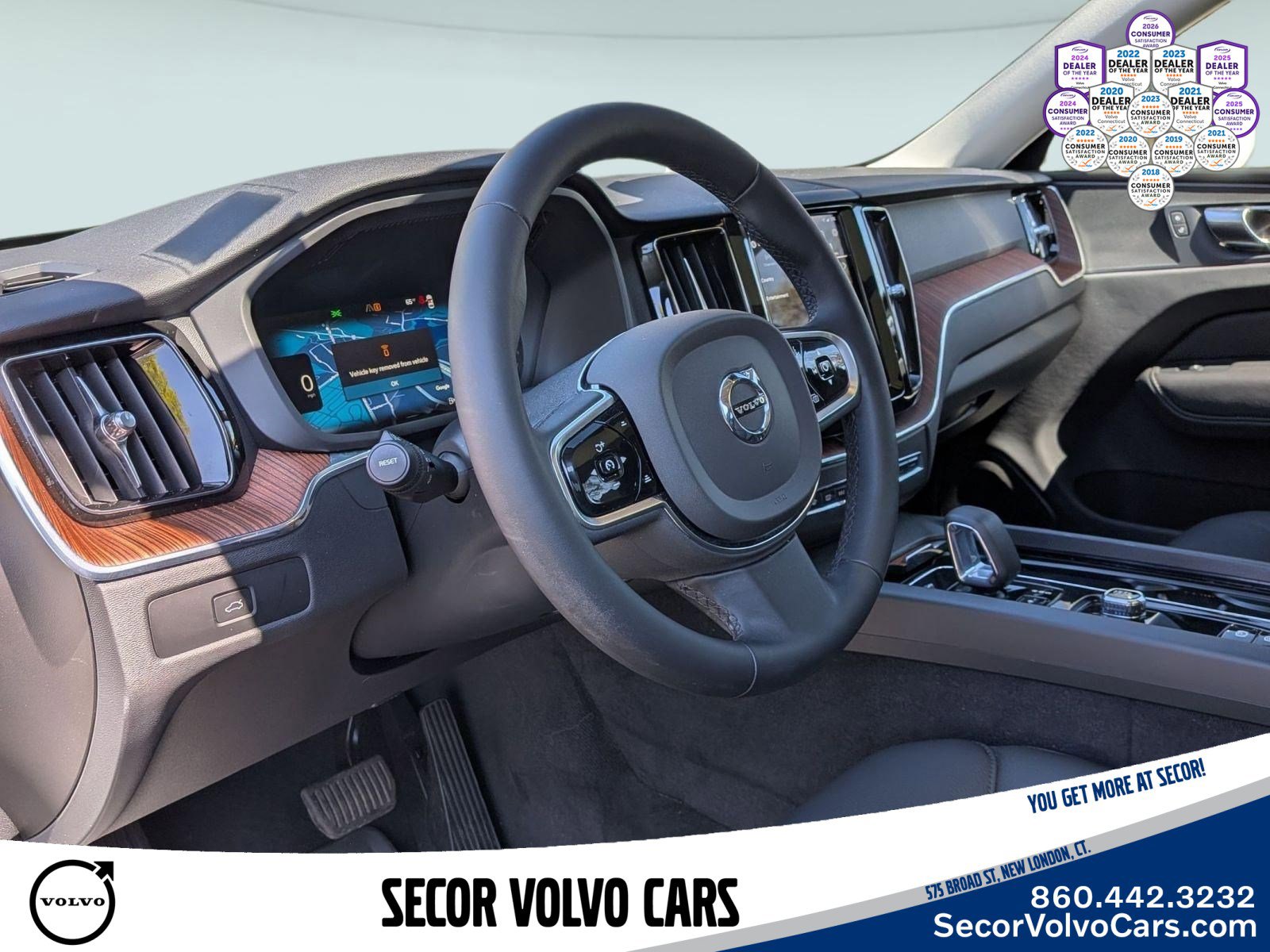 Used 2023 Volvo XC60 B5 Plus AWD/4WD image 10