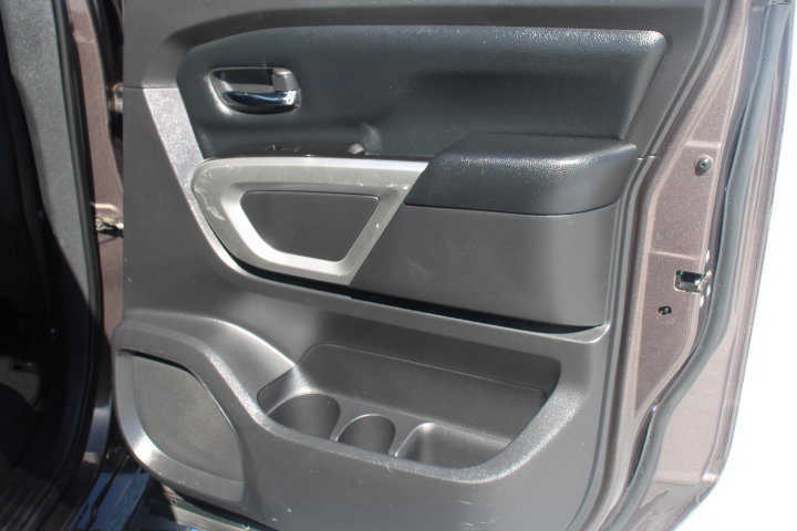 Used 2017 Nissan Titan SV RWD image 17