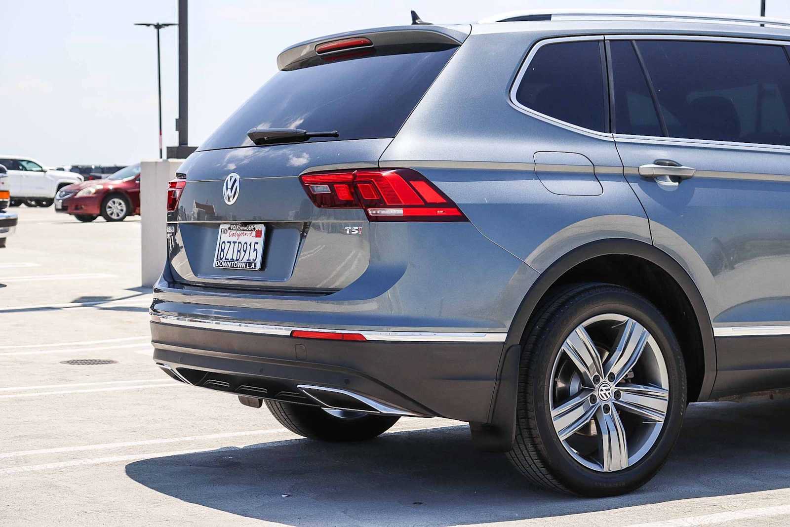 Used 2018 Volkswagen Tiguan SEL Premium FWD image 9