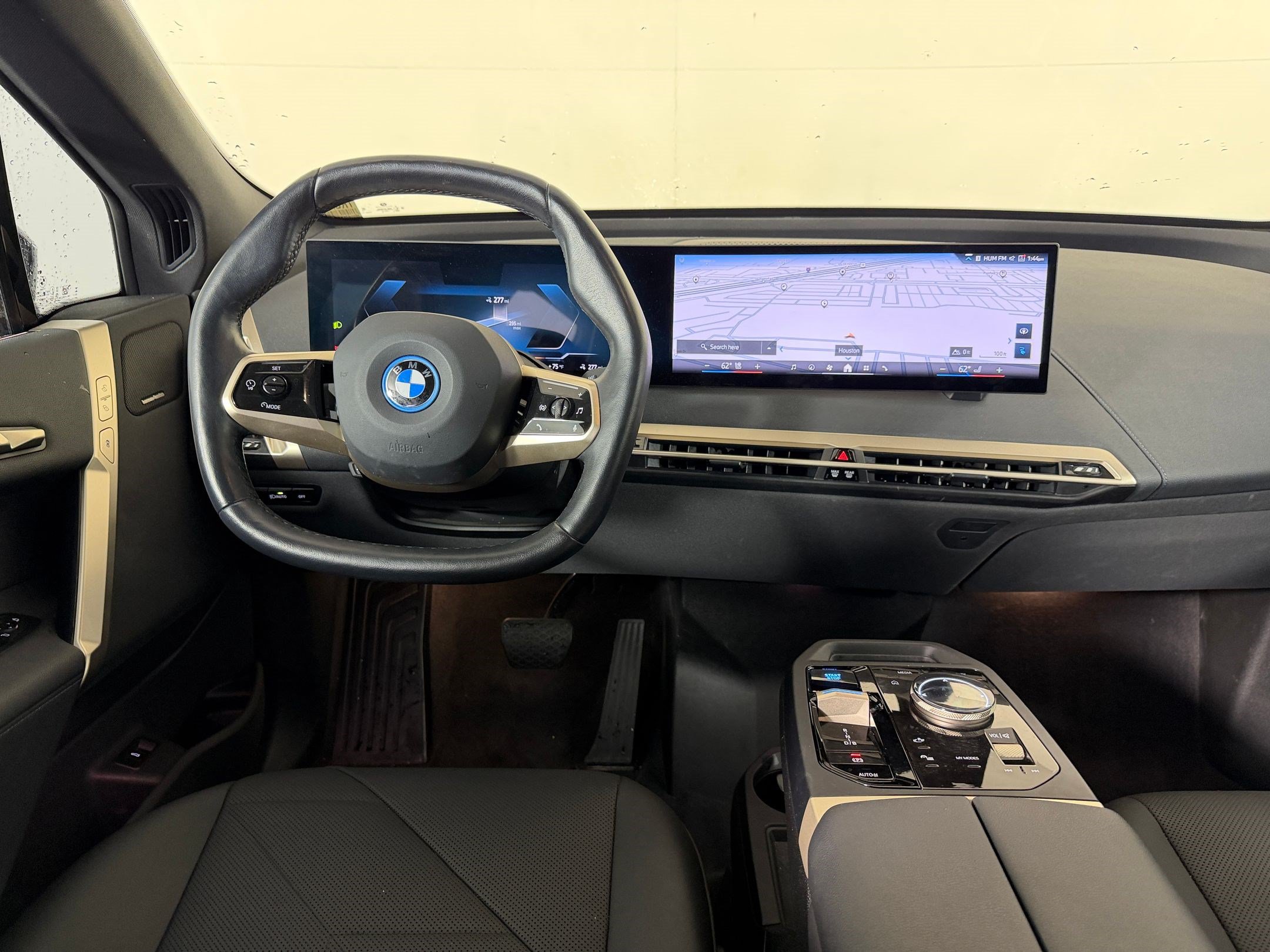 Used 2024 BMW iX xDrive50 w/ Premium Package AWD/4WD image 30