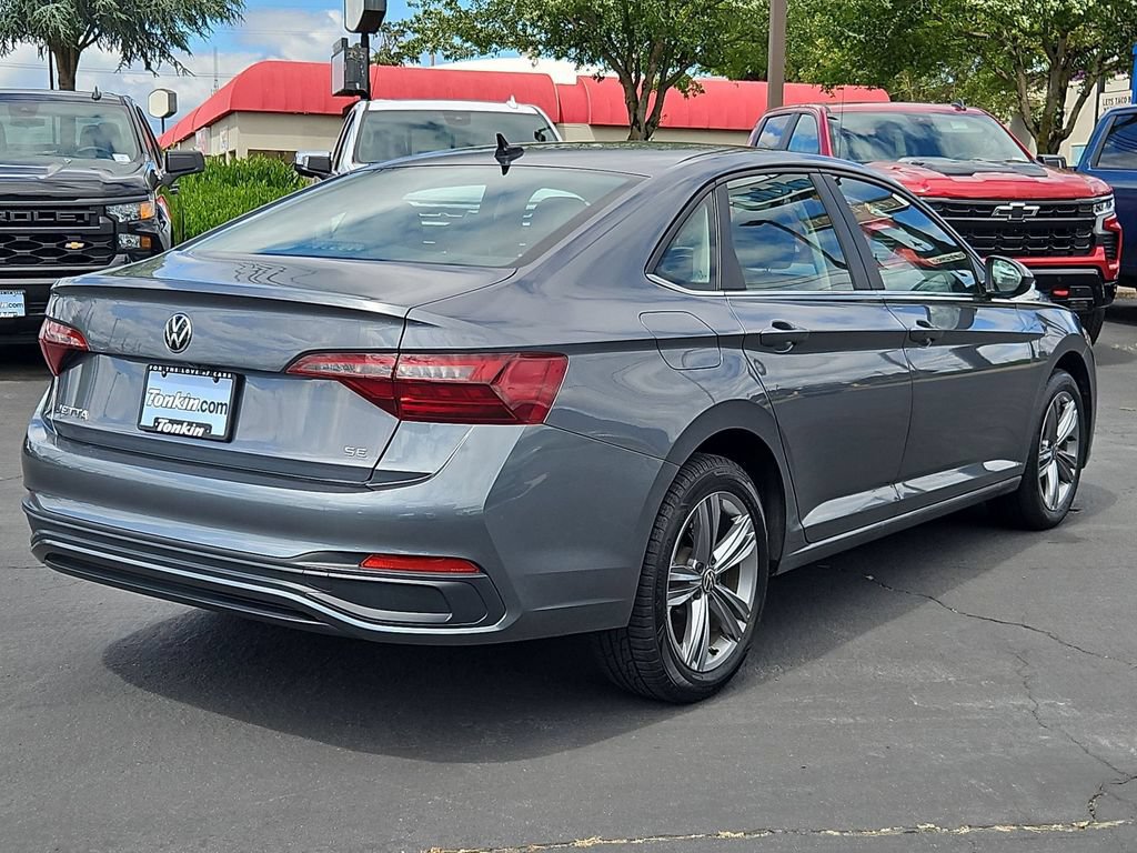 Used 2024 Volkswagen Jetta SE FWD image 6