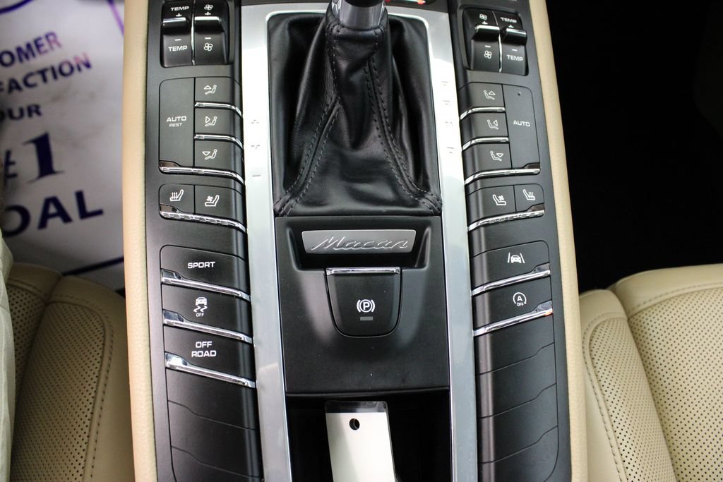 Used 2020 Porsche Macan AWD/4WD image 31
