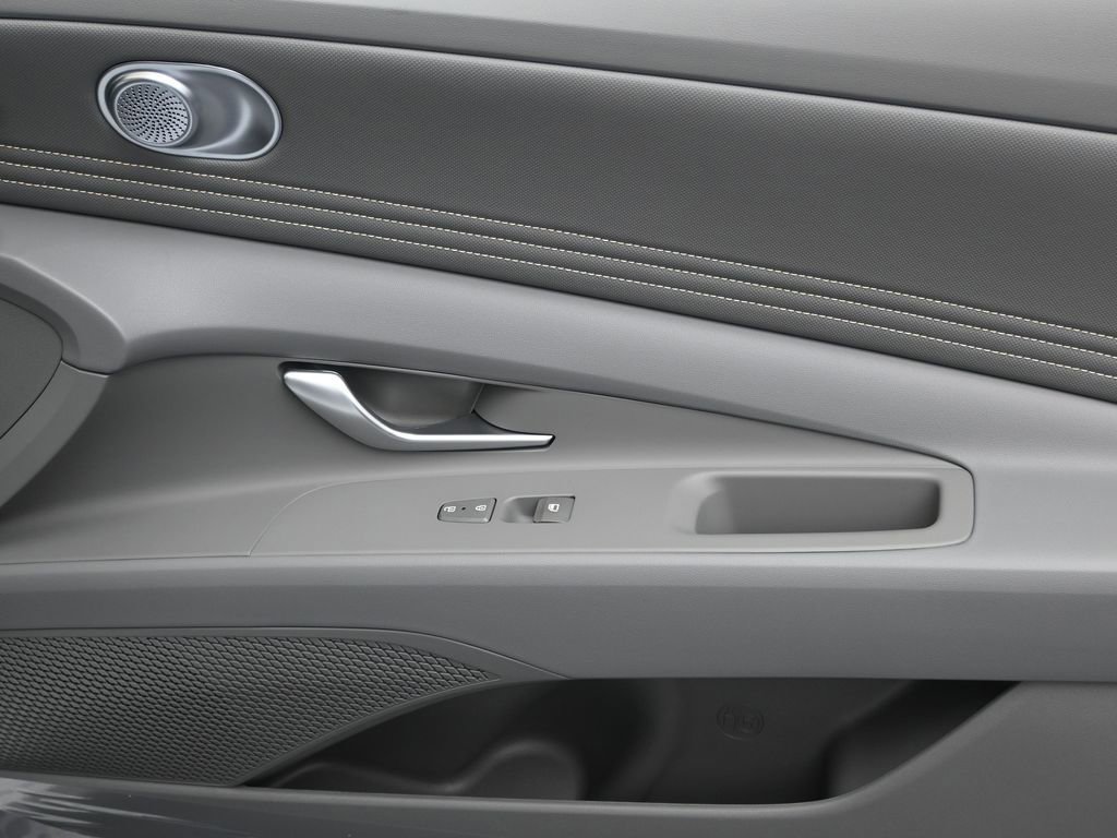 Certified 2025 Hyundai Elantra SEL image 11