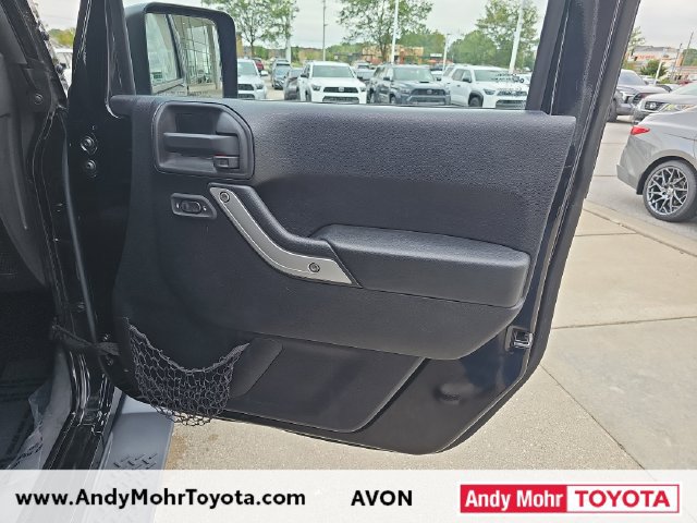 Used 2015 Jeep Wrangler Sahara w/ Dual Top Group AWD/4WD image 27
