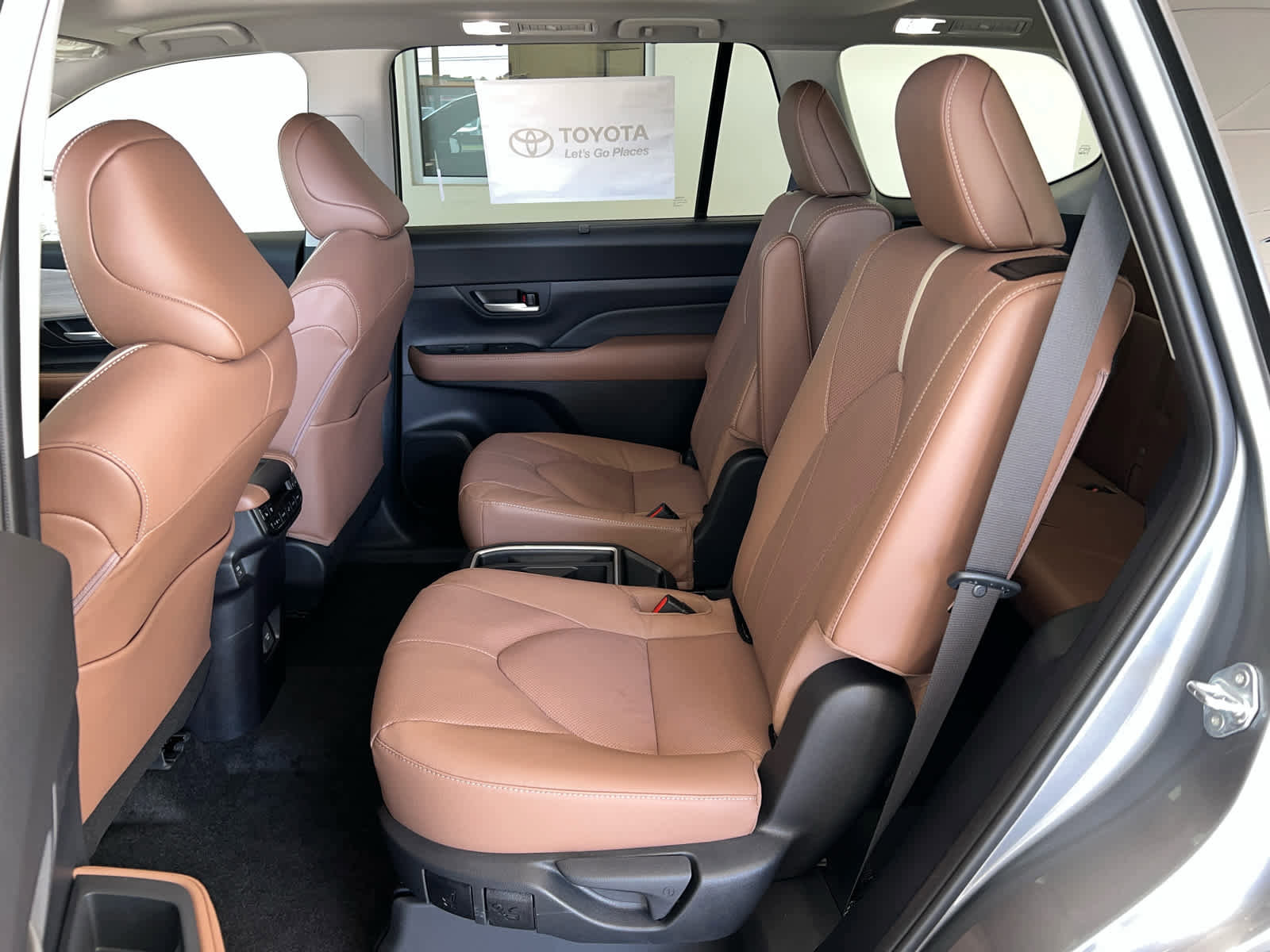 New 2026 Toyota Grand Highlander Platinum AWD/4WD image 13