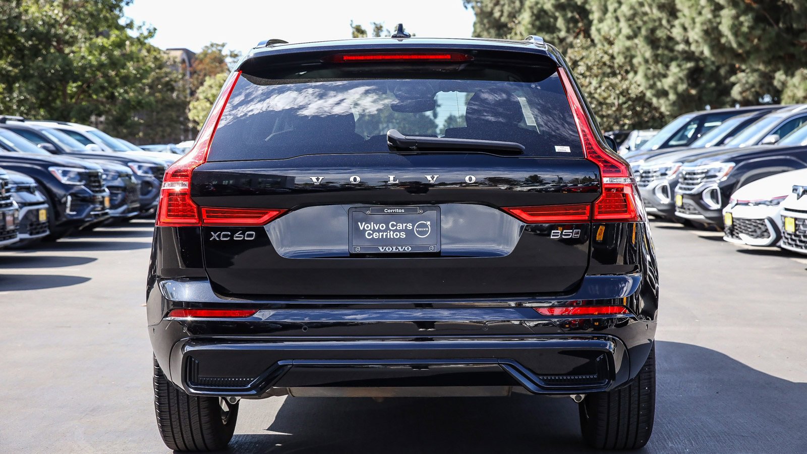 Used 2025 Volvo XC60 B5 Plus w/ Climate Package image 10