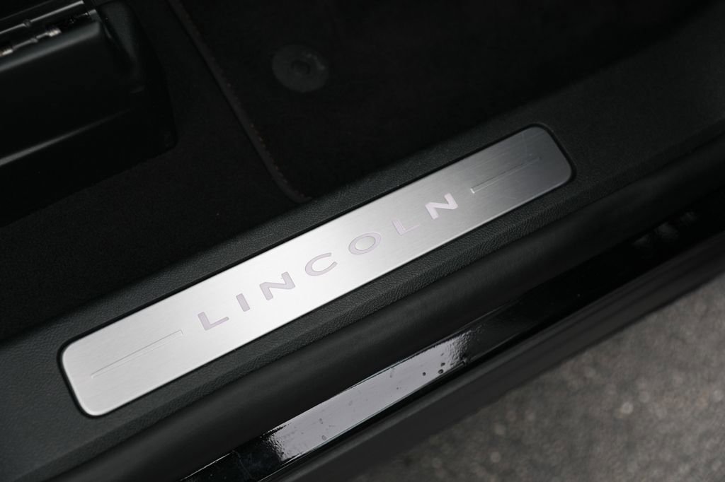 Used 2023 Lincoln Aviator Reserve w/ Equipment Group 201A image 31