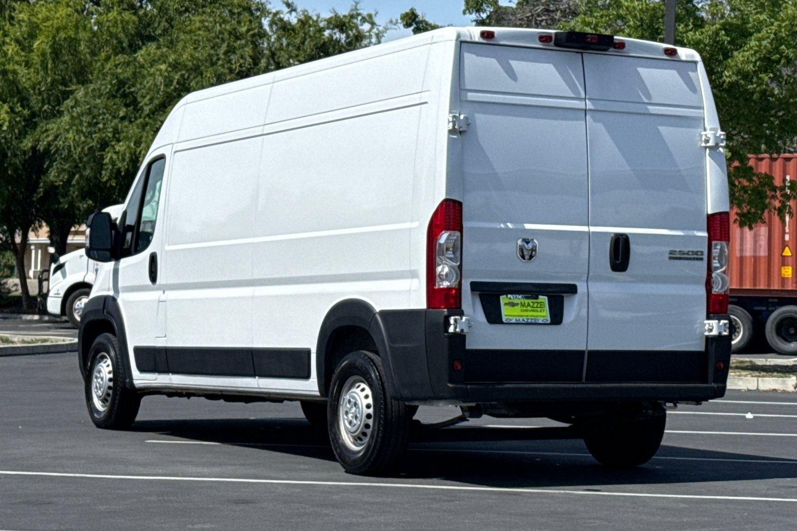 Used 2024 RAM ProMaster 2500 w/ Convenience Group FWD image 3