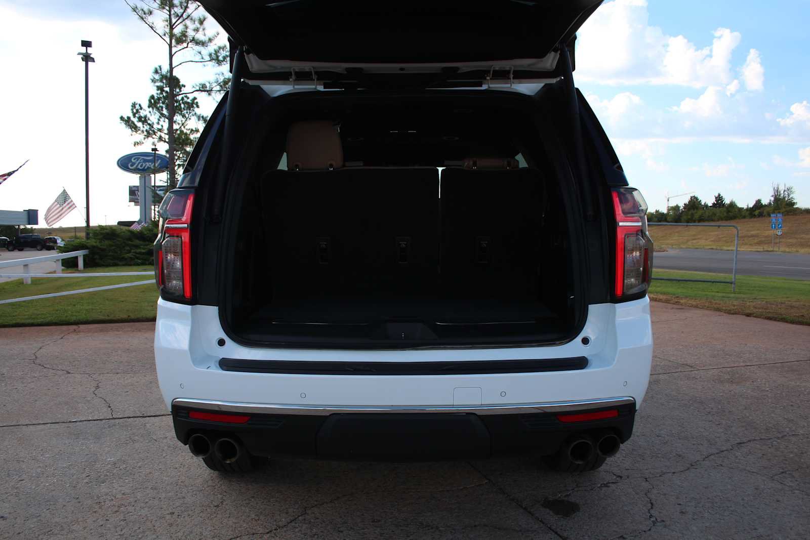 Used 2023 Chevrolet Tahoe Premier AWD/4WD image 10