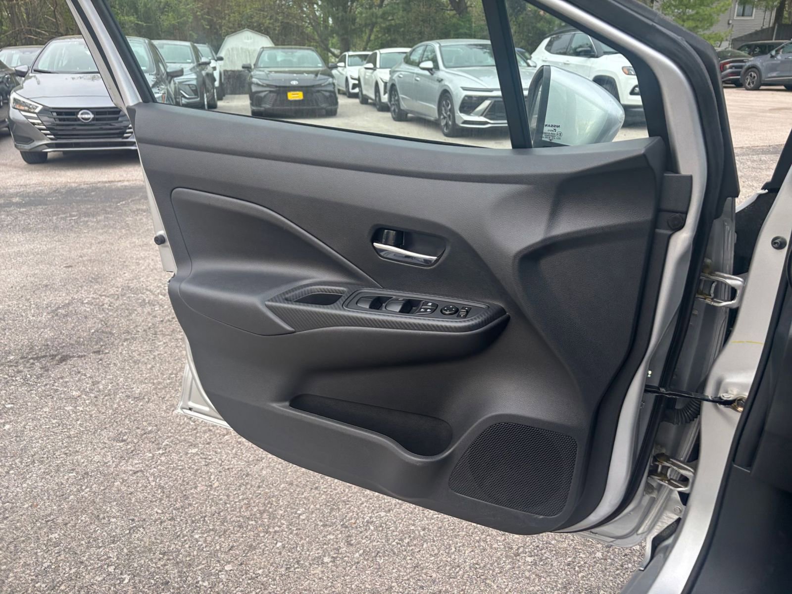Used 2025 Nissan Versa SV image 18