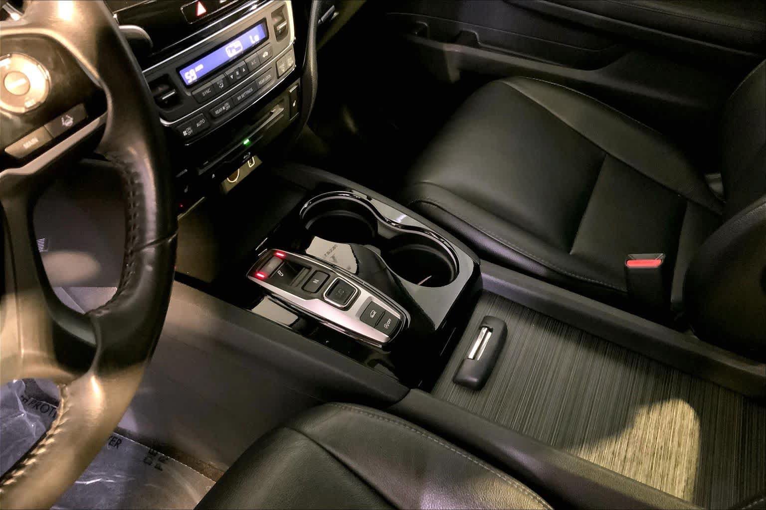 Used 2019 Honda Pilot Touring image 17