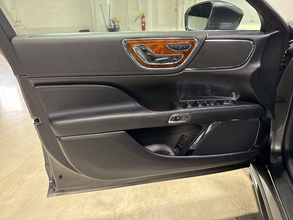 Used 2017 Lincoln Continental Reserve AWD/4WD image 33