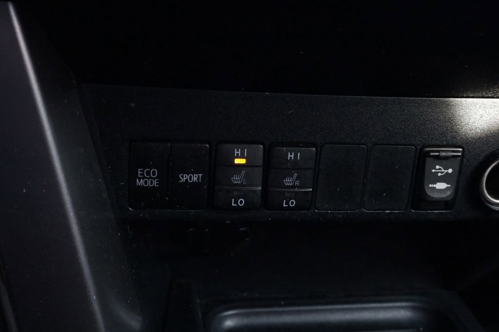 Used 2016 Toyota RAV4 Limited FWD image 11