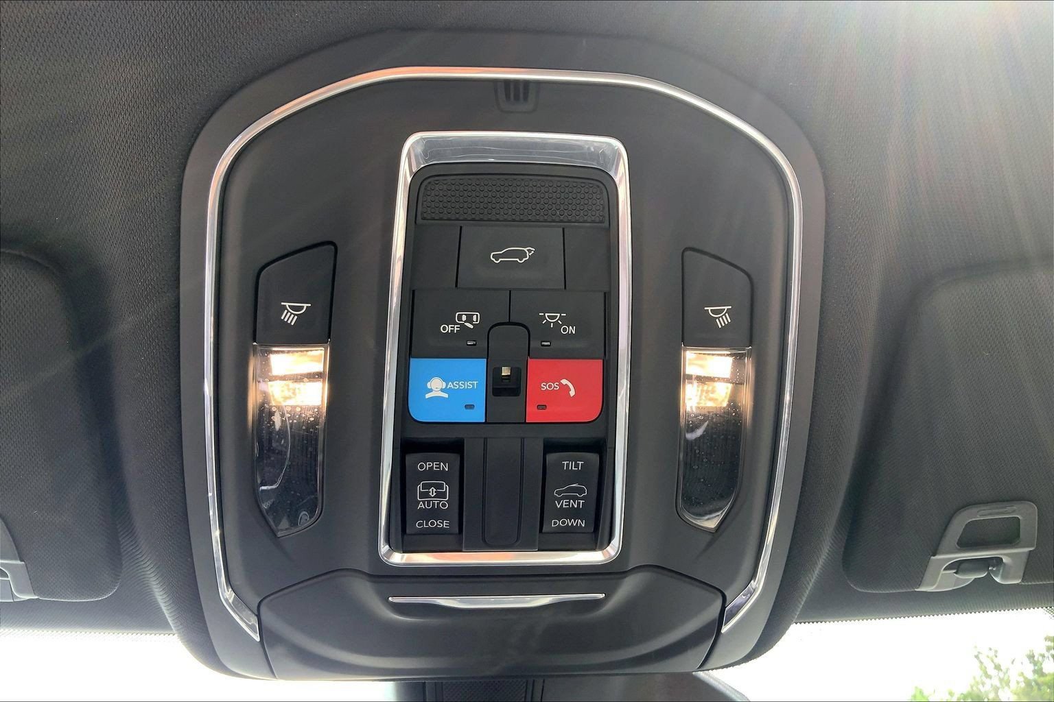 Used 2023 Jeep Grand Cherokee Altitude AWD/4WD image 31