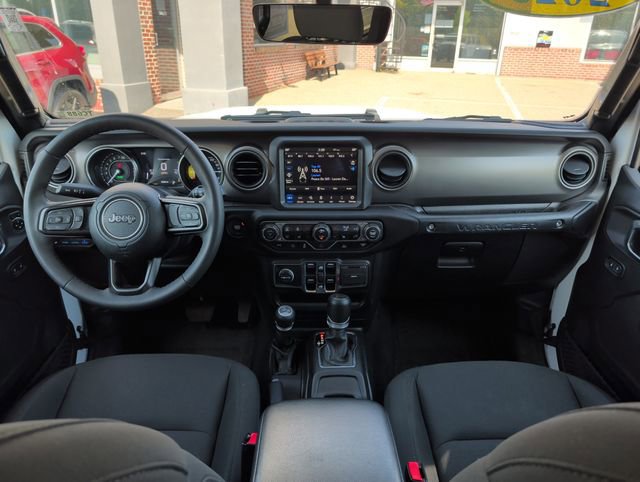 Used 2023 Jeep Wrangler Unlimited w/ Cold Weather Group AWD/4WD image 15
