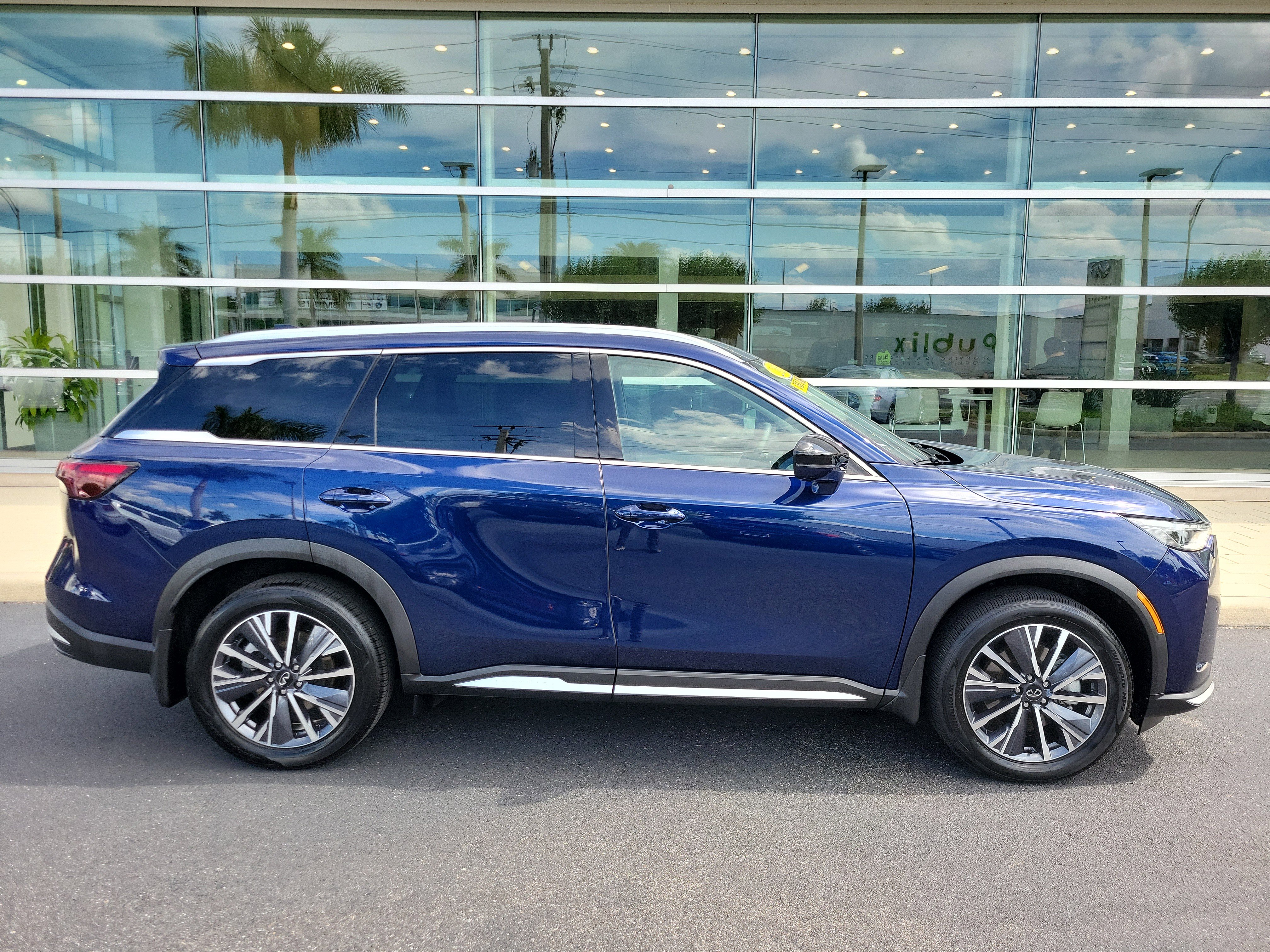 Certified 2026 INFINITI QX60 Luxe w/ Cargo Package FWD image 3