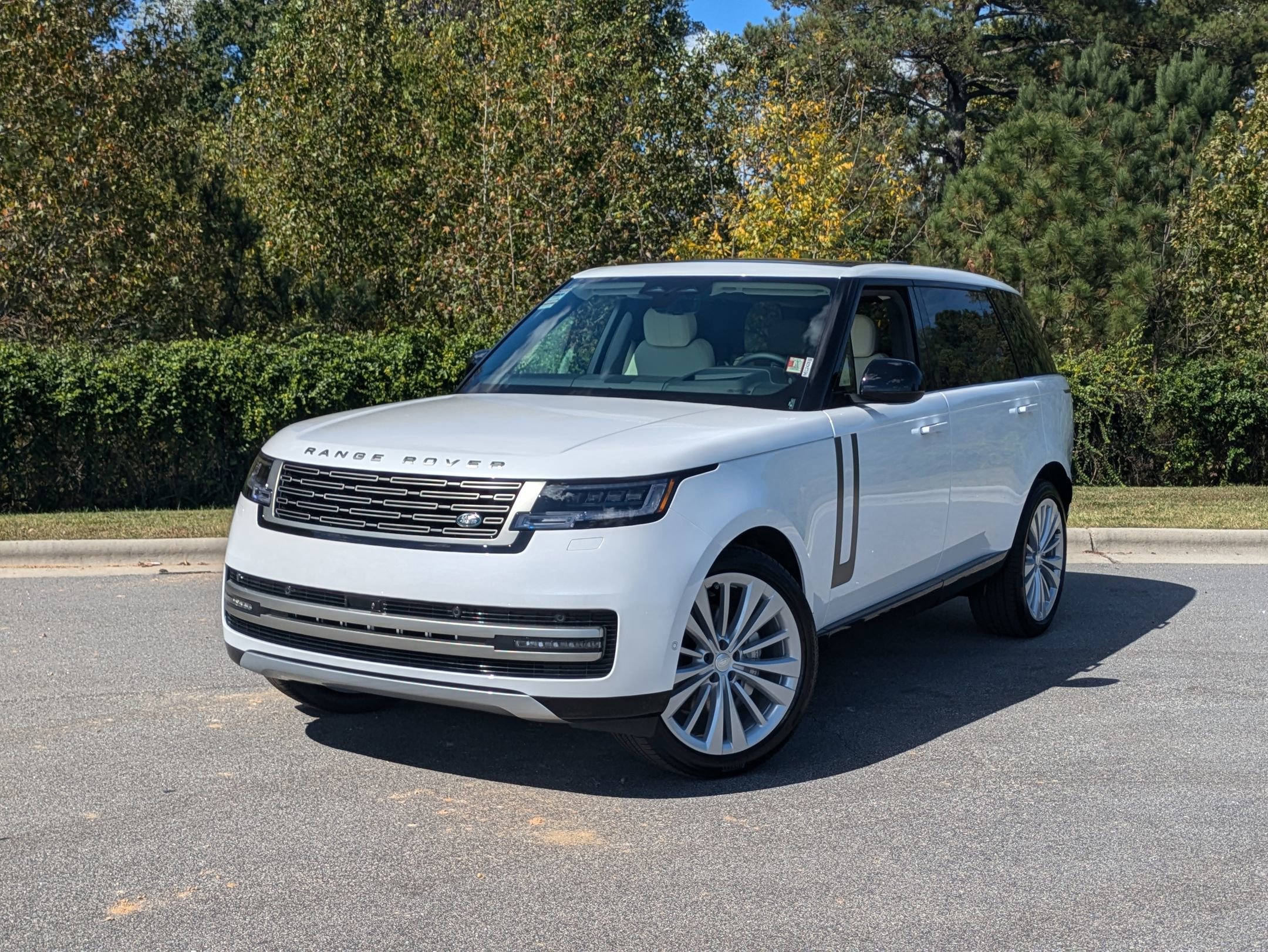 New 2025 Land Rover Range Rover Long Wheelbase SE