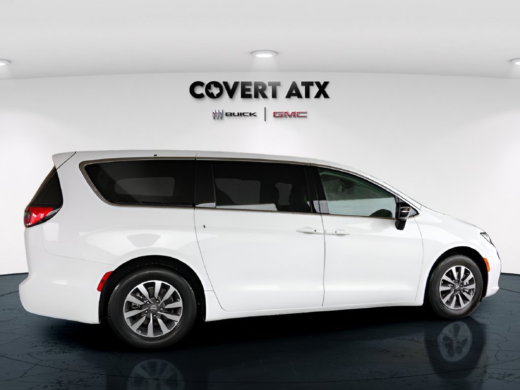 Used 2024 Chrysler Pacifica Limited FWD image 7