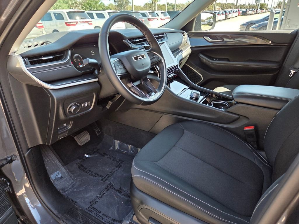 Used 2021 Jeep Grand Cherokee L Laredo w/ Luxury Tech Group I image 25