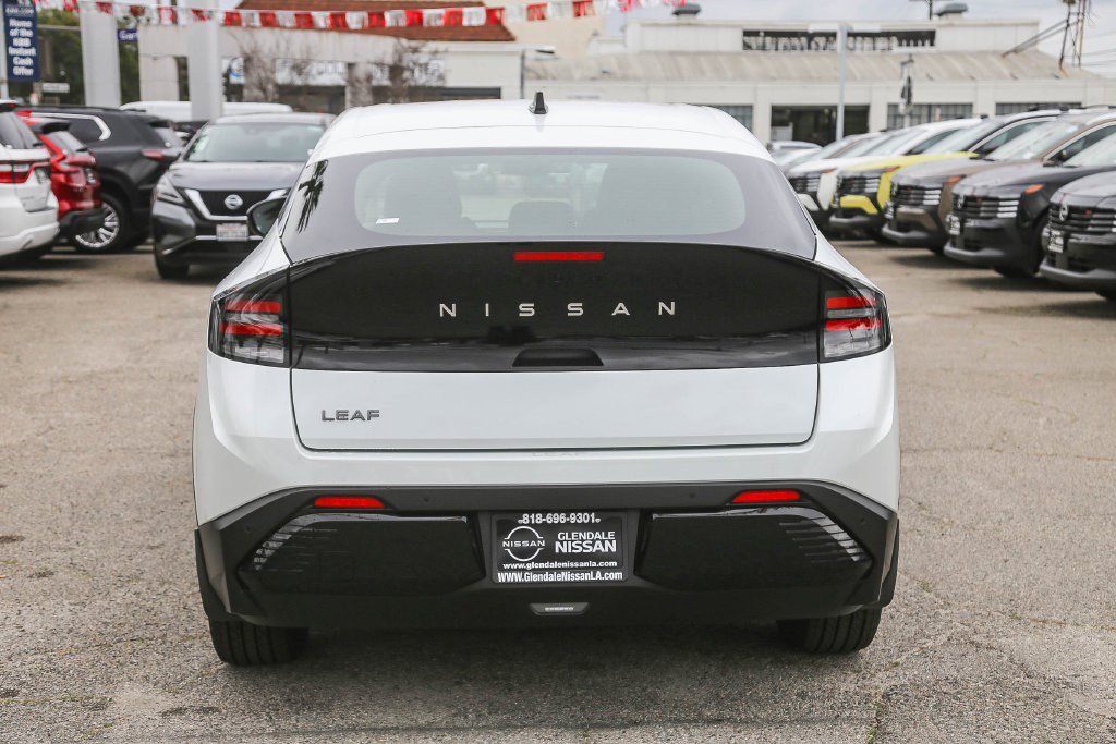 New 2026 Nissan Leaf SV+ w/ Illuminated Package FWD image 7