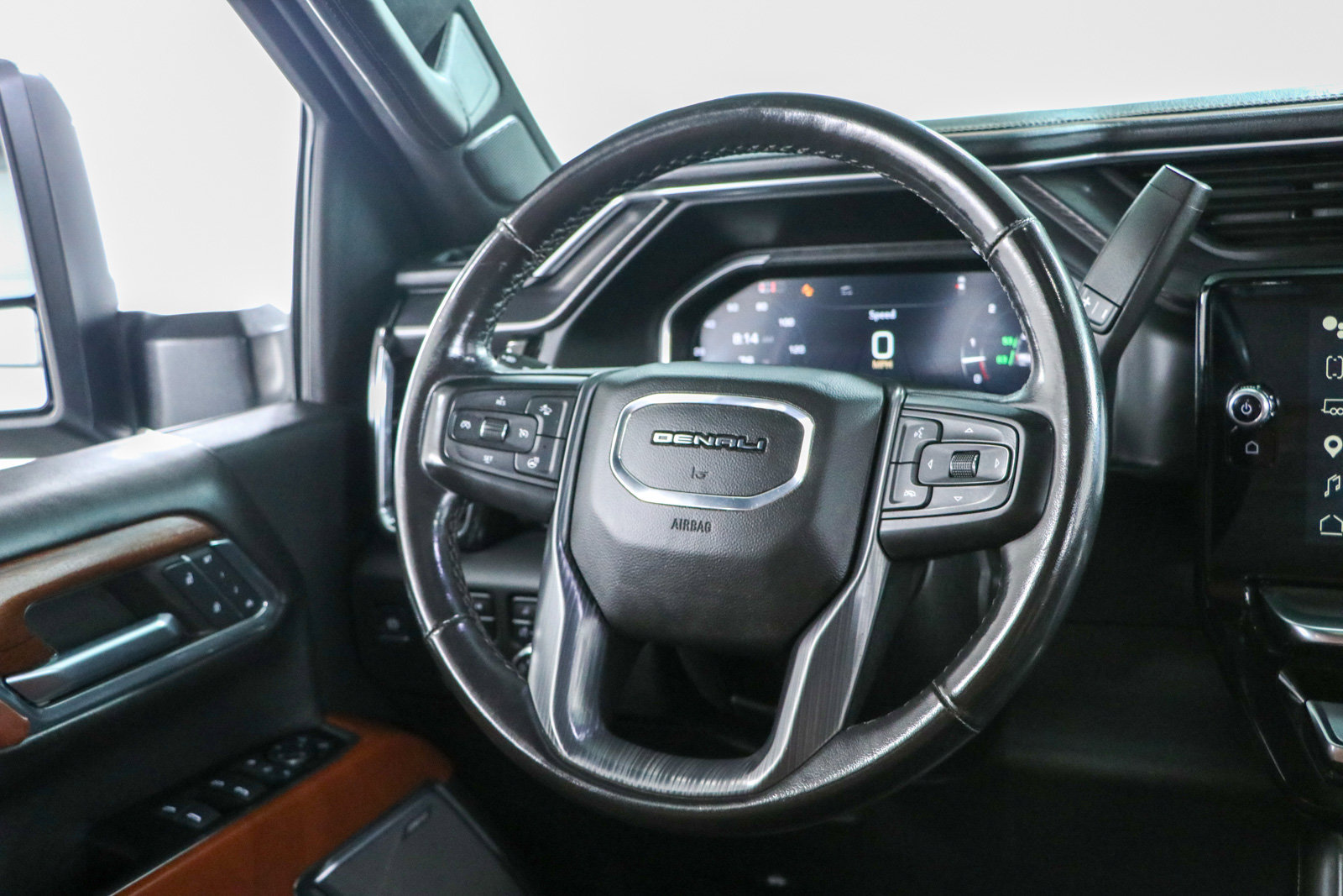 Used 2024 GMC Sierra 2500 Denali Ultimate AWD/4WD image 13