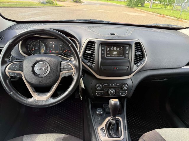 Used 2016 Jeep Cherokee Sport w/ Cold Weather Group AWD/4WD image 14