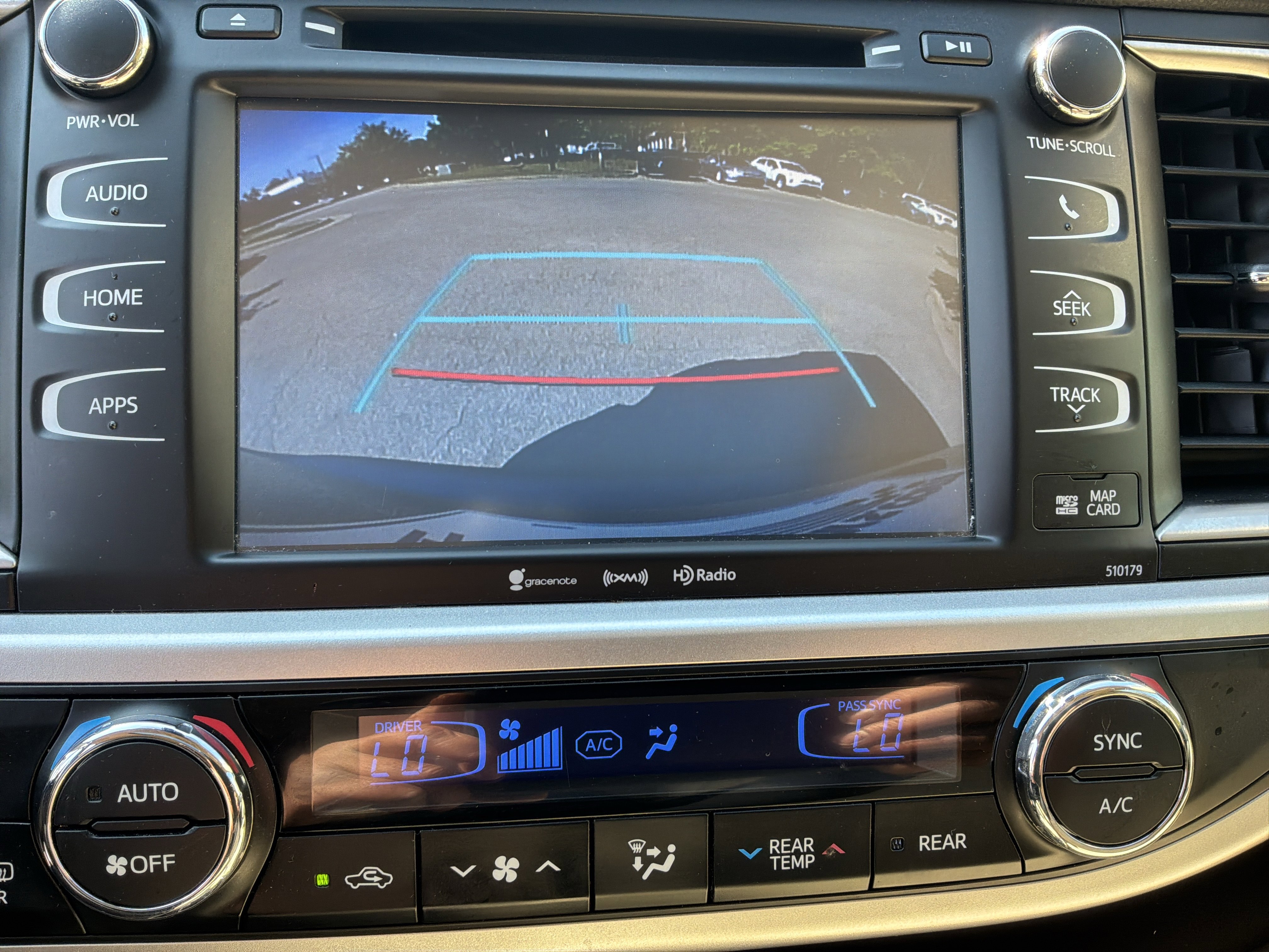 Used 2018 Toyota Highlander XLE image 25