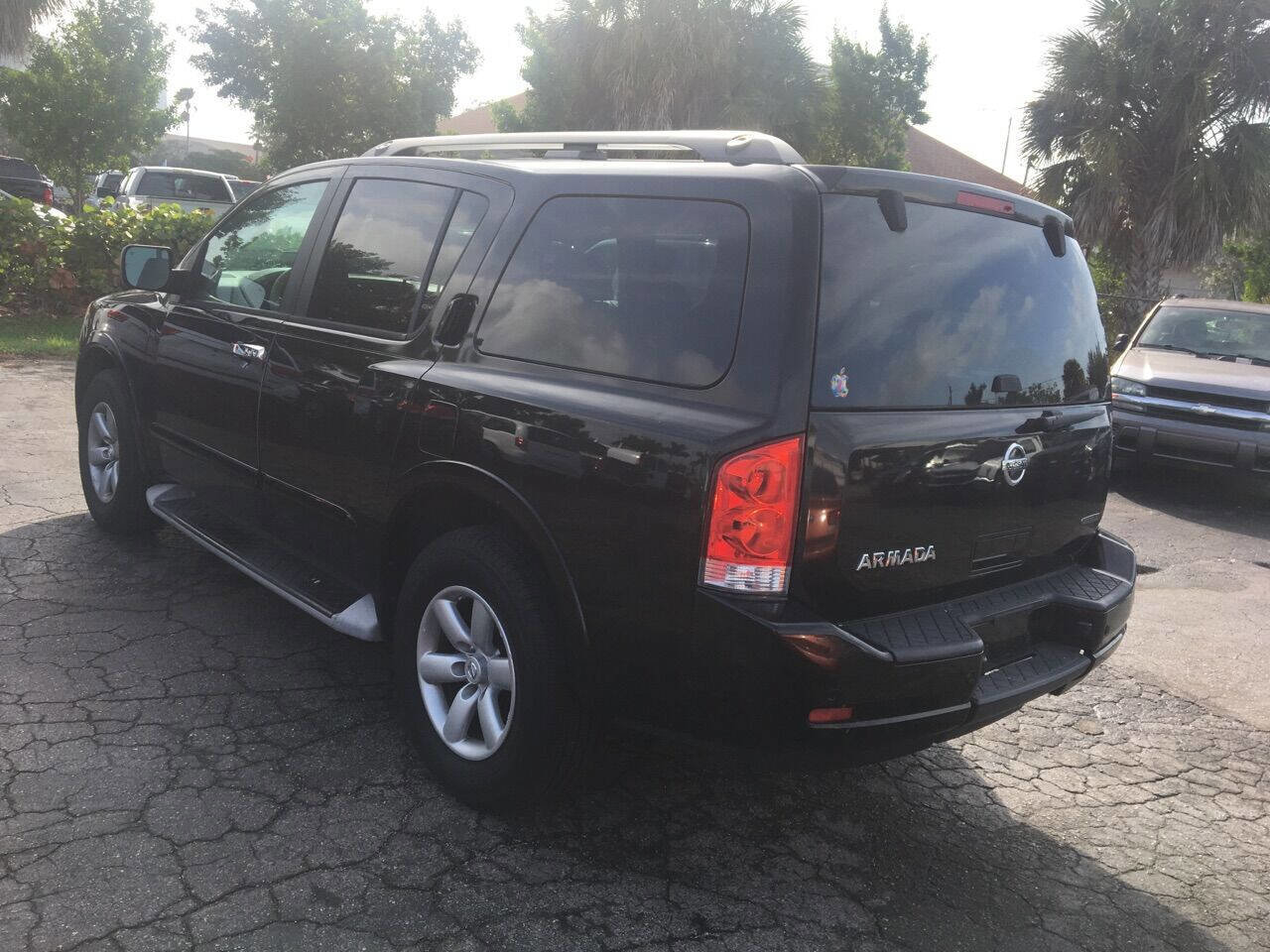 Used 2011 Nissan Armada SV image 9