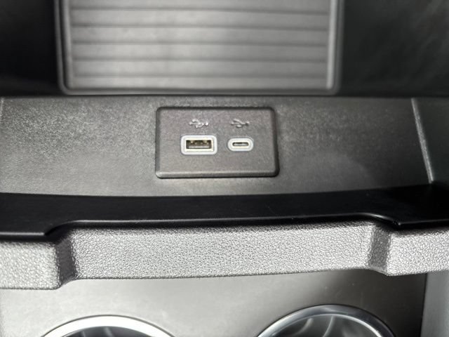 Used 2024 GMC Yukon AT4 AWD/4WD image 33