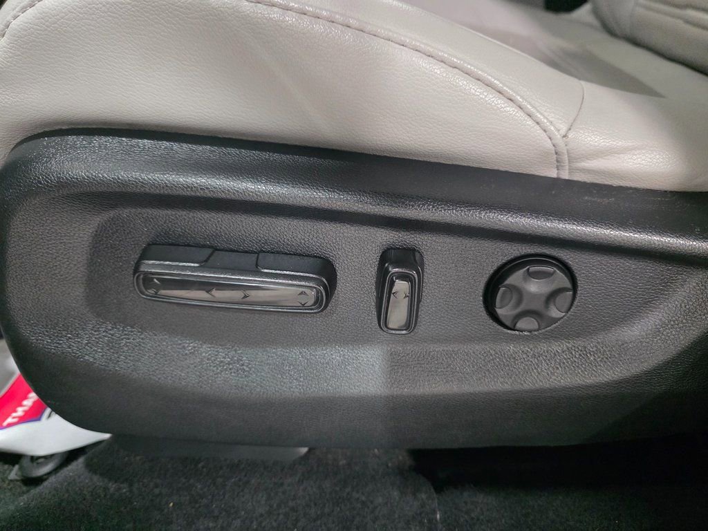 Used 2020 Honda CR-V Touring image 19