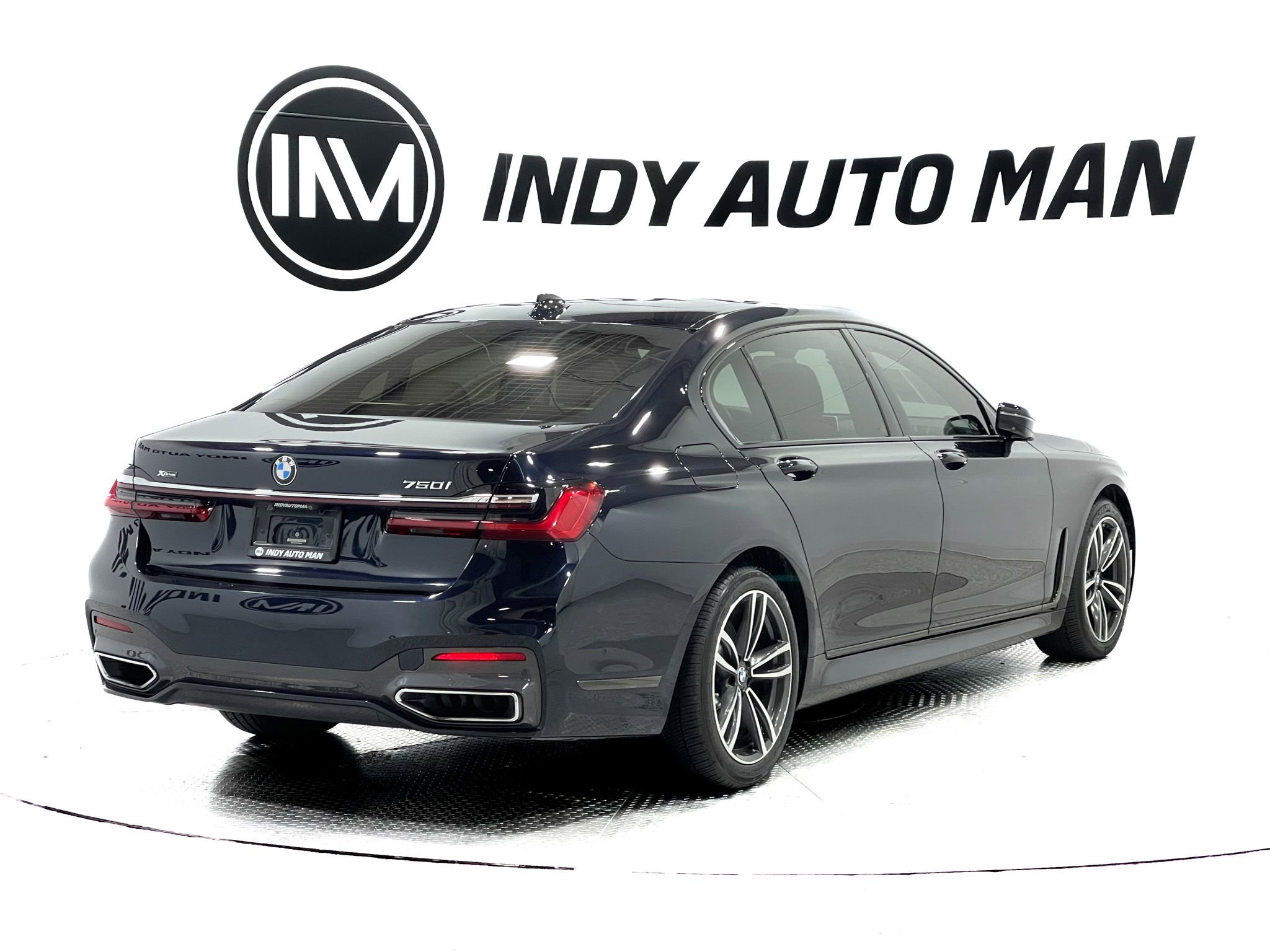Used 2021 BMW 750i xDrive w/ Executive Package AWD/4WD image 4