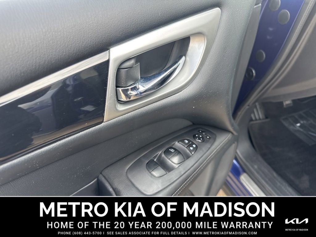 Used 2020 Nissan Pathfinder S image 12
