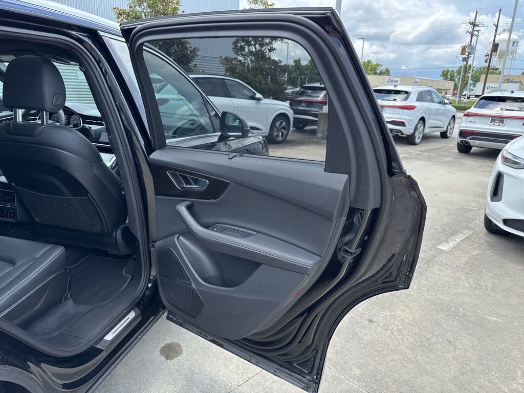 Used 2025 Audi Q7 3.0T Prestige w/ Prestige Package image 17