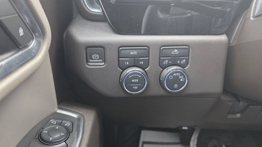 Used 2022 Chevrolet Silverado 1500 LT AWD/4WD image 18