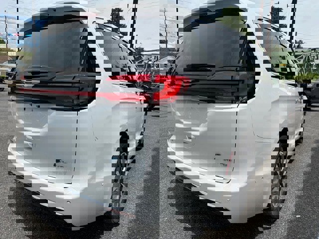 New 2023 Chrysler Pacifica Touring-L image 6