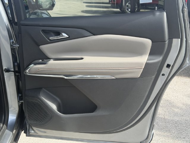 Used 2026 Chevrolet Traverse LT w/ Driver Confidence Package FWD image 38