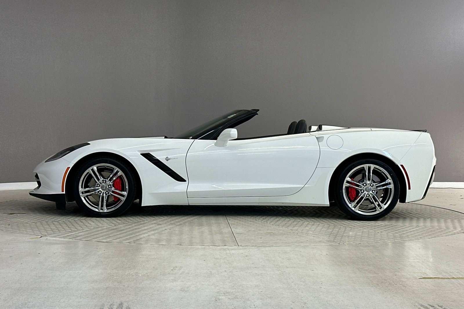 Used 2016 Chevrolet Corvette Stingray Convertible w/ 2LT Preferred Equipment Group RWD image 2