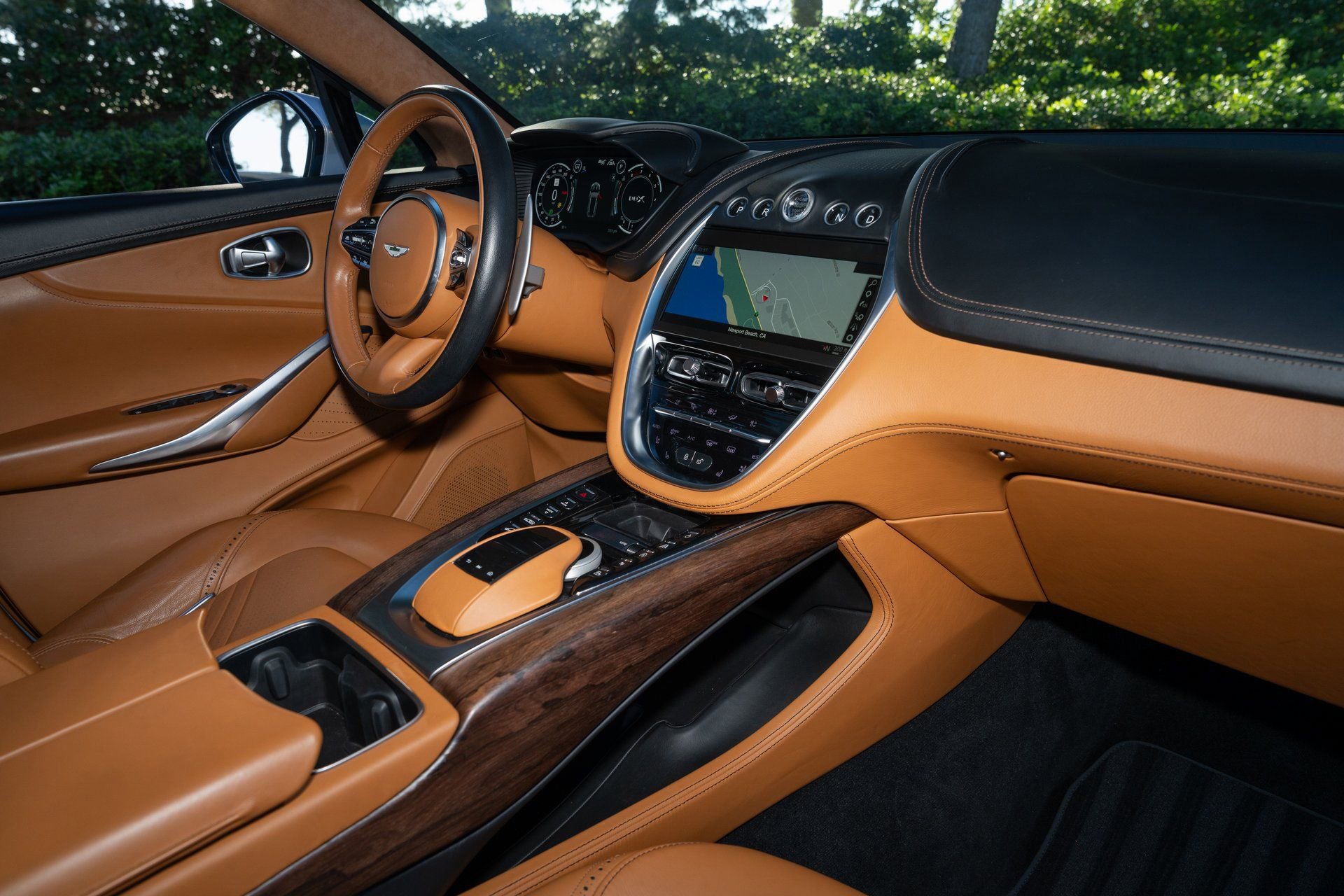 Used 2021 Aston Martin DBX image 14